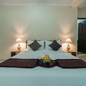 2* Pensión Vaneka Garden House